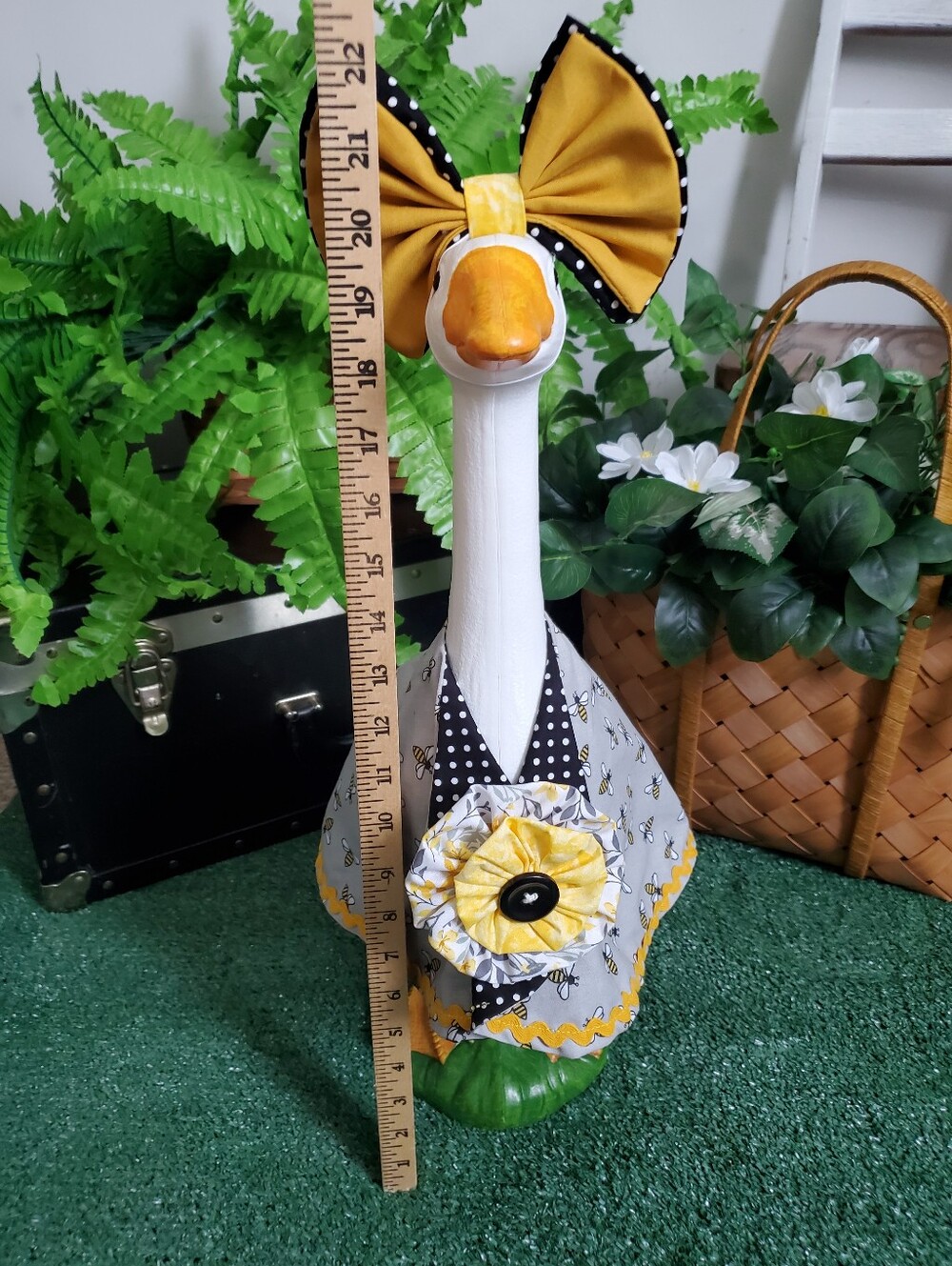 Porch Goose Outfit & Bow Set Bee Print - Picture 6 of 10